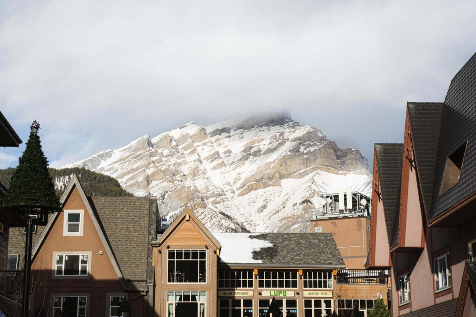 Basecamp Suites Banff Exterior photo